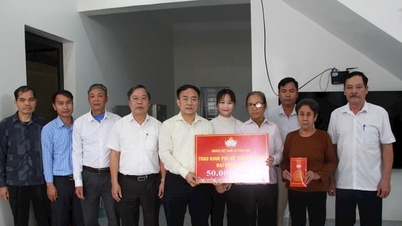 Phuc Son proporciona financiación para apoyar la construcción de viviendas solidarias.