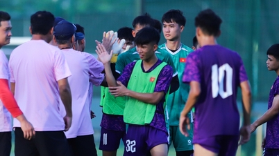 Ungewöhnliche Spieler im vietnamesischen U19-Team: ein fast 2 Meter großer Torwart und ein vietnamesisch-kroatischer Stürmer.