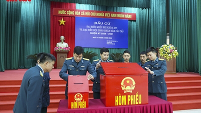 The atmosphere of the National Day celebration at the 916th Air Force Regiment.