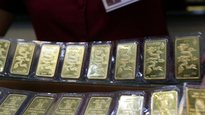 سعر الذهب اليوم، 14 مارس: انخفاض إضافي قدره 2.2 مليون دونغ فيتنامي لكل تايل (حوالي 37.5 جرام).