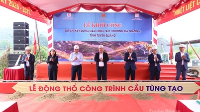 صوبائی پیپلز کمیٹی کے چیئرمین Phan Huy Ngoc نے تنگ تاؤ پل کے سنگ بنیاد کی تقریب میں شرکت کی۔