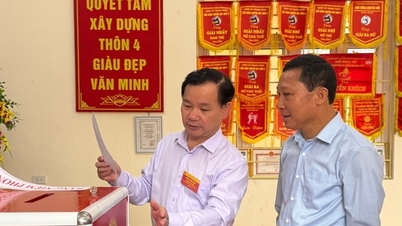 Taking proactive measures at the grassroots level for election day in Lien Minh commune.