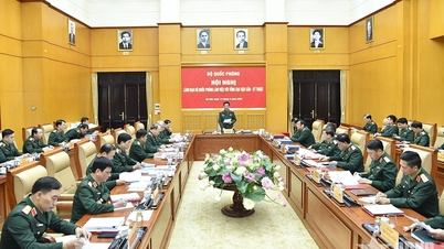군은 정규적이고 현대적인 물류 및 엔지니어링 부문을 구축하고 있습니다.