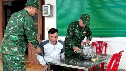 Quang Tri: Sökandet efter en försvunnen fiskare vars båt sjönk efter att ha kantrats av vågorna fortsätter.