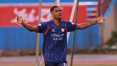 Live football match Ninh Binh 1-2 CAHN: Breathtaking final moments