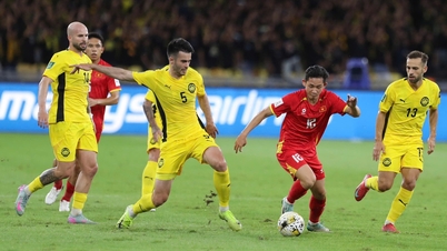 マレーシアのメディアが予想外にもベトナムサッカー連盟（VFF）に言及し、ベトナム代表チームがメンバーを発表し、トレーニングのために集合する日付を明らかにした。