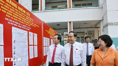 Le président de l'Assemblée nationale inspecte les préparatifs électoraux à Hô Chi Minh-Ville.