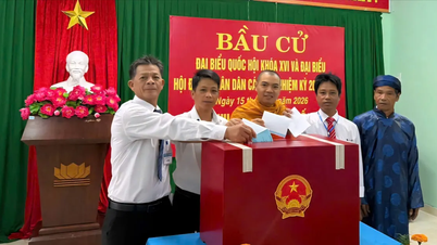 Pengundi Vietnam Tengah dengan penuh semangat meraikan Hari Kebangsaan.