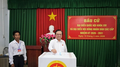 Vicepreședintele Adunării Naționale, Le Minh Hoan, participă la alegerile din Dong Thap.