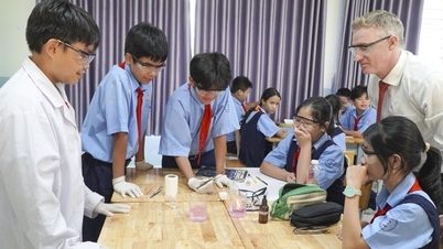 Ho Chi Minh Şehrinde 1. ve 6. sınıflara kayıtlar: Entegre İngilizce programına kabul edilen öğrenciler öncelikle açıklanacaktır.
