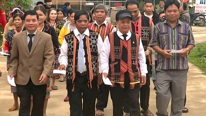 Photo gallery: Lively election day atmosphere in border communes, islands, and remote areas.