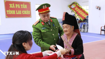 Los votantes de Lai Chau y Thai Nguyen acudieron con entusiasmo a las urnas el día de las elecciones nacionales.