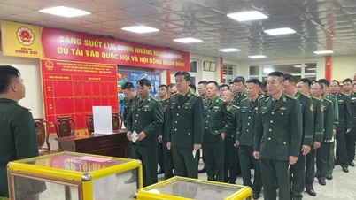 Quang Ninh: 22 områden organiserar förtidsröstning, vilket säkerställer rösträtten för alla väljare.