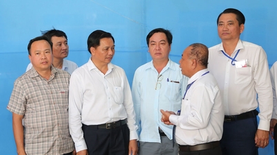 Le secrétaire provincial du parti, Tran Van Lau, inspecte les préparatifs électoraux dans les communes et les quartiers.