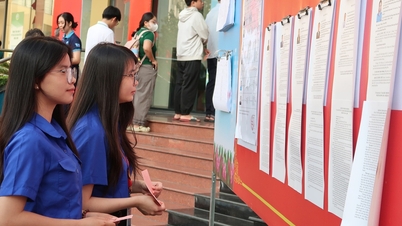 Ho Chi Minh-byen: Nesten 22 000 studentvelgere utøver sine borgerrettigheter.