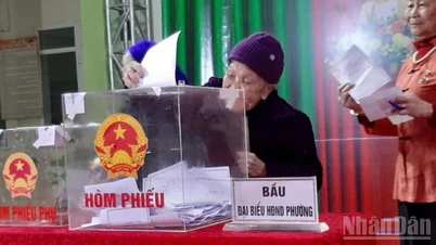 Cao Bang: 102-letni wyborca ​​korzysta z praw obywatelskich.
