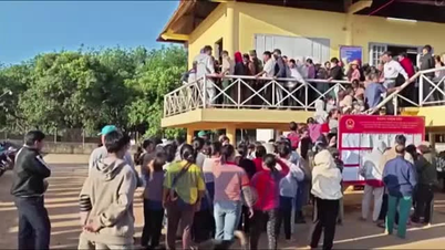 Para pemilih di Dong Nai dengan gembira memberikan suara mereka dalam pemilihan tersebut.