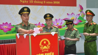 Thanh Hoa صوبائی پولیس کے 1,700 سے زیادہ ووٹرز نے الیکشن میں حصہ لیا۔