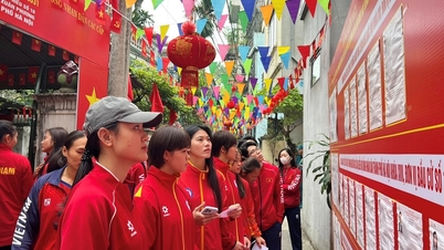 Les entraîneurs et les athlètes exercent leurs droits et leurs devoirs civiques lors de la « Célébration de la Fête nationale ».