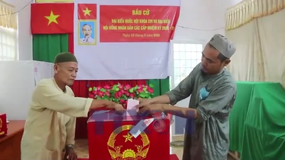 An Giang: Cham ethnic minority voters in border areas enthusiastically go to the polls.