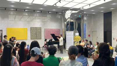 O artista Thai Tinh apresenta sua coleção "Cores da Primavera".