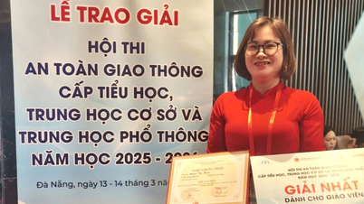 Teacher Nong Thi Hien won first prize in the "Traffic Safety for Children's Smiles" competition.