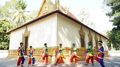 O Lam a khmer nép hagyományos kultúráját népszerűsíti.