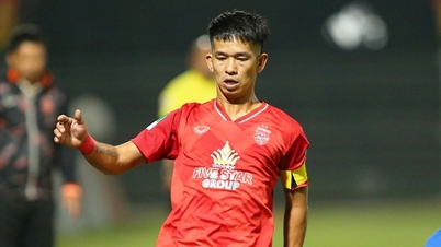 롱앤 축구팀은 강등을 피하기 위해 필사적으로 싸우고 있다.