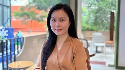 푸토 출신의 한 젊은 여성이 7년 동안 노인들에게 무료로 영어를 가르치며 보기 드문 기쁨을 전파하고 있습니다.