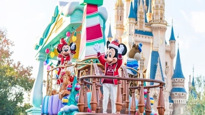 輝かしい夏――アジア屈指のテーマパークを巡るには絶好の季節です。