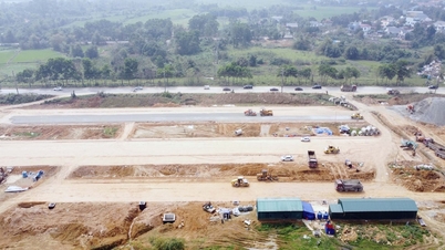 Snelwegproject Thang Long Boulevard, dat Hoa Lac en Hoa Binh met elkaar verbindt: 91% van het land is ontbost.