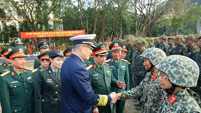 Çin Savunma Bakanı, Vietnam özel kuvvetlerinin dövüş sanatları gösterisini izledi.