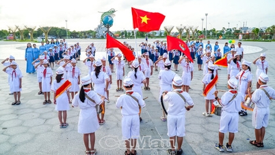 ពិធីលើកទង់ជាតិក្រោមប្រធានបទ "ខ្ញុំស្រឡាញ់មាតុភូមិរបស់ខ្ញុំ - ខ្ញុំមានមោទនភាពចំពោះប្រពៃណីរបស់យើង"