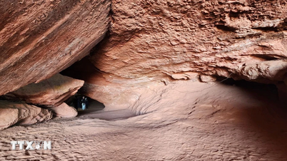 Ontdek de fascinerende grotten in de Saharawoestijn.