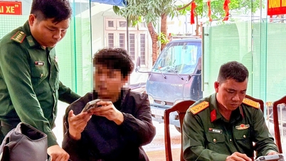 Turistas estrangeiros pilotam drones ilegalmente ao longo da costa de Da Nang.