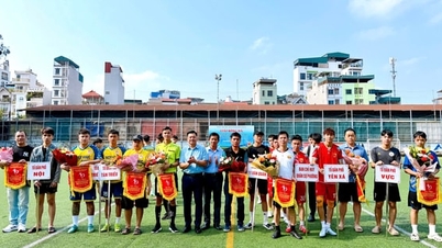 ทันห์เลียตจัดการแข่งขันฟุตบอลชายเพื่อเฉลิมฉลองความสำเร็จในการเลือกตั้ง
