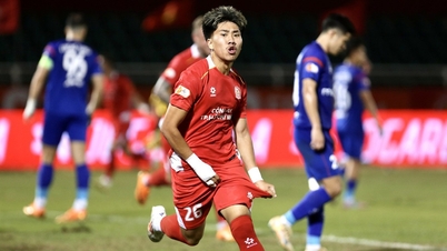 베트남 출신의 이 작은 체구의 선수는 호치민시 경찰 축구팀과 V리그 팬들 사이에서 센세이션을 일으키고 있다.