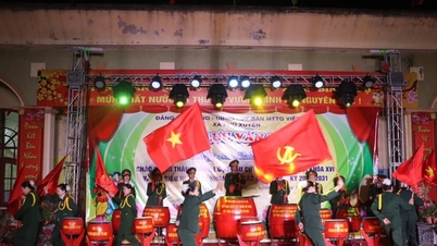 Phu Xuyen: Bunyi gendang yang bergema meraikan kejayaan hari pilihan raya.