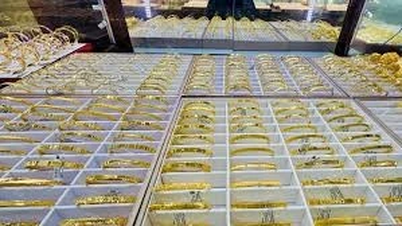 国内の金価格は下落しており、世界価格との乖離は拡大している。