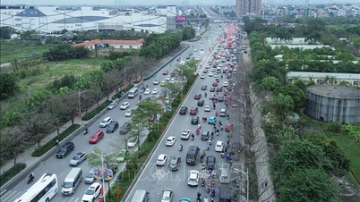 Hanoi omdirigerer trafikken på grunn av veiarbeid i krysset Co Linh og Dam Quang Trung.
