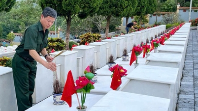 শিক্ষার্থীদের রাজনৈতিক ও আদর্শিক শিক্ষার উপর জোর দেওয়া উচিত।