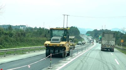 Autostrada Noi Bai-Lao Cai: zainwestowano 2,4 mld VND w nawierzchnię asfaltową o fakturowanej powierzchni na całej trasie.
