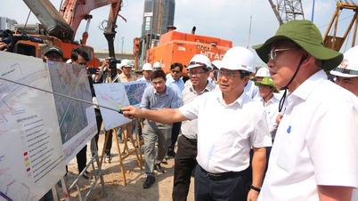 Los líderes de Ciudad Ho Chi Minh inspeccionan el progreso de las obras en el cruce de An Phu.