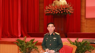 General Phan Van Giang arbeitet mit dem Ständigen Ausschuss des Provinzparteikomitees von Quang Ninh zusammen.