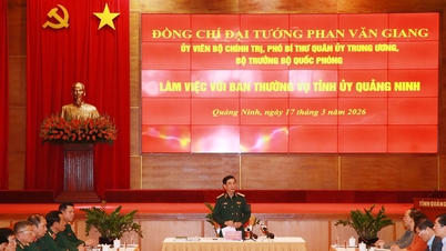 Menteri Pertahanan Nasional, Jenderal Phan Van Giang, bekerja sama dengan Komite Tetap Komite Partai Provinsi Quang Ninh.