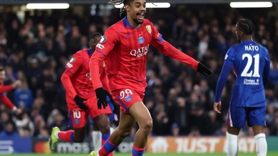O PSG garantiu uma vaga nas quartas de final da Liga dos Campeões após uma vitória convincente sobre o Chelsea.