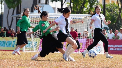 Femeile strălucitoare de la Turneul de fotbal feminin pentru minorități etnice