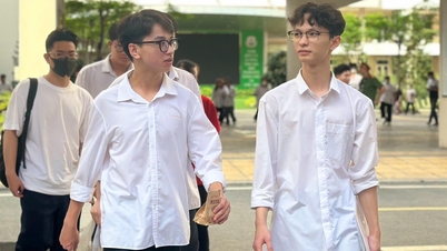 Hanoi begins accepting applications for admission to private 10th grade classes from April 20th.