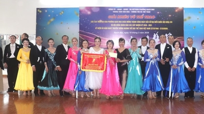 Près de 150 athlètes ont participé au concours de danse sportive du club Bach Mai Ward.