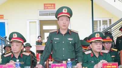 អគ្គសេនាធិការនៃកងទ័ពប្រជាជនវៀតណាម និងបញ្ជាការដ្ឋានយោធភូមិភាគទី៤ បានត្រួតពិនិត្យតំបន់បាញ់គ្រាប់ពិតក្នុងអំឡុងពេលសមយុទ្ធការពារតំបន់។